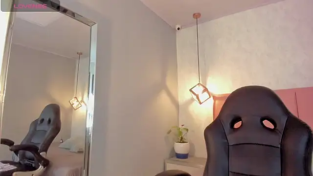 Snapshot of SUNNYCYRUS chatting on October 2025 12:28:01 PM SUNNYCYRUS online show from October 2025 12:28:01 PM