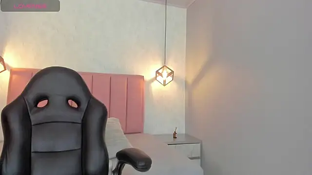 Snapshot of SUNNYCYRUS chatting on October 2025 12:39:02 PM SUNNYCYRUS online show from October 2025 12:39:02 PM