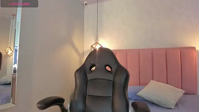 Snapshot of SUNNYCYRUS chatting on November 2025 12:40:02 PM SUNNYCYRUS online show from November 2025 12:40:02 PM