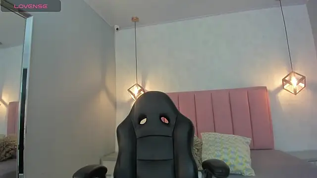 Snapshot of SUNNYCYRUS chatting on November 2025 12:37:02 PM SUNNYCYRUS online show from November 2025 12:37:02 PM