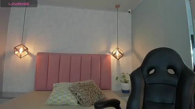 Snapshot of SUNNYCYRUS chatting on November 2025 12:38:02 PM SUNNYCYRUS online show from November 2025 12:38:02 PM