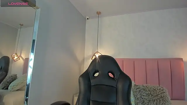 Snapshot of SUNNYCYRUS chatting on November 2025 12:26:01 PM SUNNYCYRUS online show from November 2025 12:26:01 PM