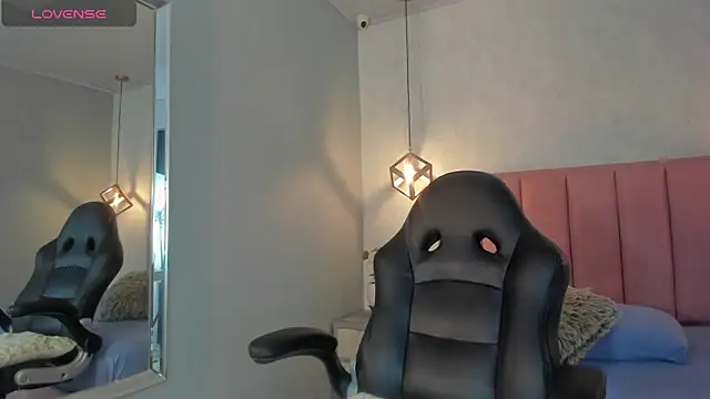 Snapshot of SUNNYCYRUS chatting on November 2025 12:38:01 PM SUNNYCYRUS online show from November 2025 12:38:01 PM