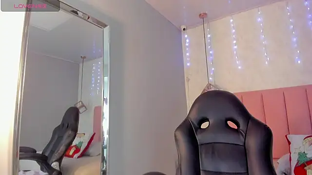 Snapshot of SUNNYCYRUS chatting on December 2025 12:33:02 PM SUNNYCYRUS online show from December 2025 12:33:02 PM