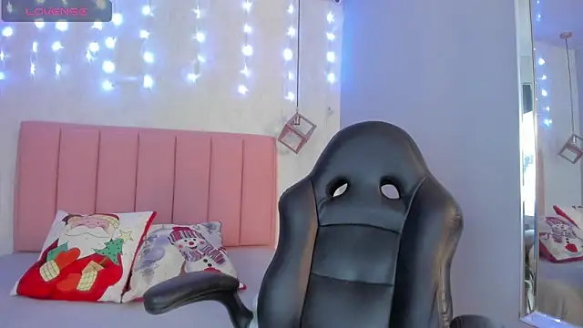 Snapshot of SUNNYCYRUS chatting on December 2025 12:45:02 PM SUNNYCYRUS online show from December 2025 12:45:02 PM