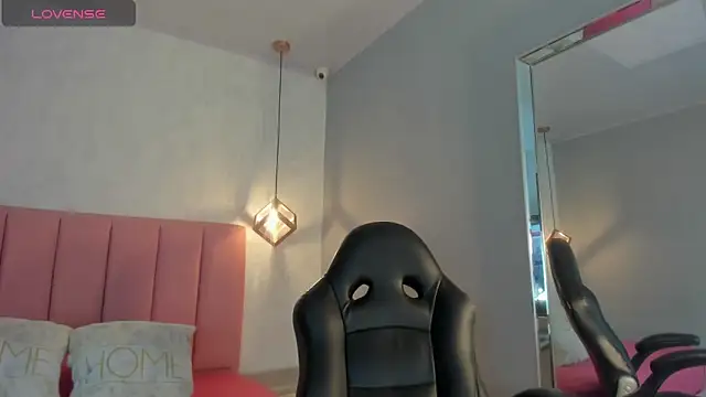 Snapshot of SUNNYCYRUS chatting on January 2026 12:40:02 PM SUNNYCYRUS online show from January 2026 12:40:02 PM