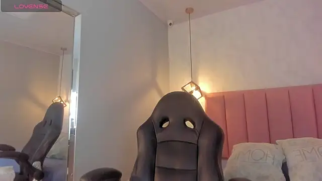 Snapshot of SUNNYCYRUS chatting on January 2026 12:43:02 PM SUNNYCYRUS online show from January 2026 12:43:02 PM