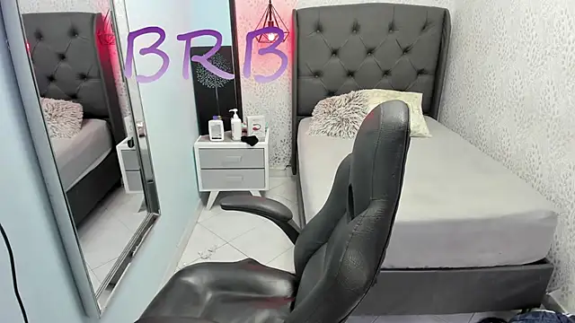 SUZETMONACO online show from February 2026 07:40:01 PM