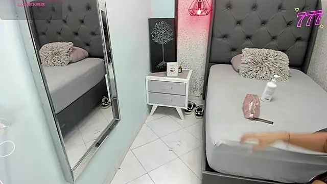 Snapshot of SUZETMONACO chatting on May 2026 07:33:01 PM SUZETMONACO online show from May 2026 07:33:01 PM