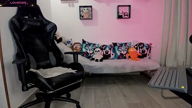 Biancastrongg online show from April 2026 06:19:01 AM