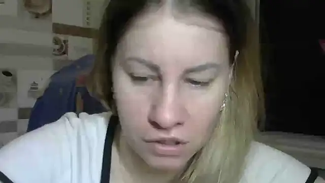 Snapshot of TherestlessKitty chatting on February 2026 10:24:02 PM TherestlessKitty online show from February 2026 10:24:02 PM