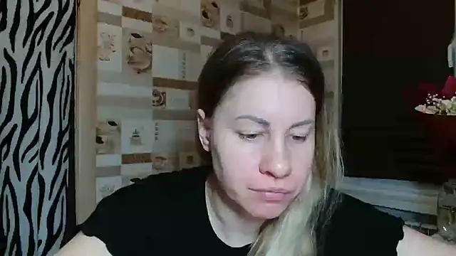 Snapshot of TherestlessKitty chatting on February 2026 10:11:01 PM TherestlessKitty online show from February 2026 10:11:01 PM