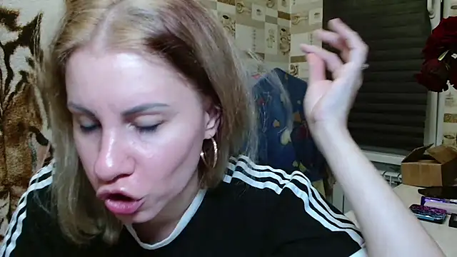 Snapshot of TherestlessKitty chatting on June 2026 10:45:02 PM TherestlessKitty online show from June 2026 10:45:02 PM