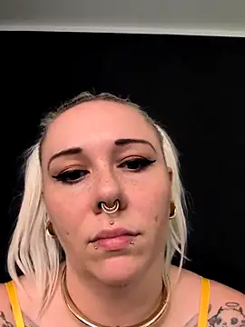 Snapshot of nora_the_strange chatting on June 2026 11:23:01 AM nora the strange online show from June 2026 11:23:01 AM