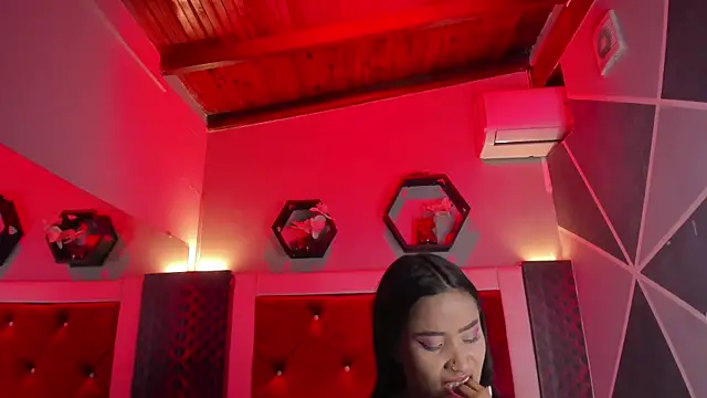 Karoll014 online show from March 2026 12:32:01 PM