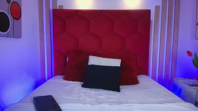 Snapshot of Tayzon_Foxxx chatting on July 2026 09:19:02 PM Tayzon Foxxx online show from July 2026 09:19:02 PM