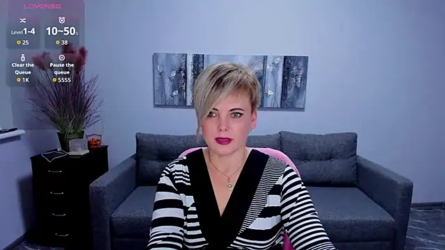 Julia Wilsone online show from December 2025 01:05:02 PM