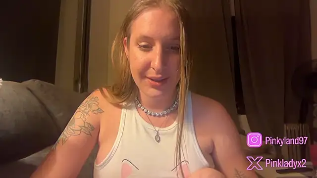 Snapshot of Pinkyladyxxx chatting on May 2026 12:40:02 AM Pinkyladyxxx online show from May 2026 12:40:02 AM
