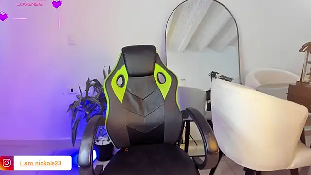 Snapshot of nicky_peyton chatting on February 2025 08:21:02 AM nicky peyton online show from February 2025 08:21:02 AM