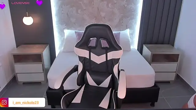 Snapshot of nicky_peyton chatting on October 2025 03:01:02 AM nicky peyton online show from October 2025 03:01:02 AM