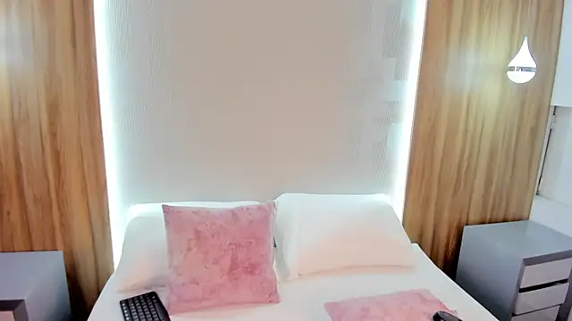 Snapshot of nicky_peyton chatting on November 2025 03:05:01 AM nicky peyton online show from November 2025 03:05:01 AM