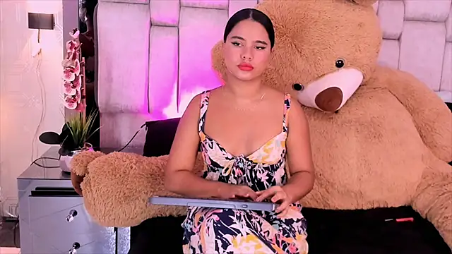 Snapshot of Marilyn-Cooper chatting on December 2024 07:24:02 AM Marilyn-Cooper online show from December 2024 07:24:02 AM