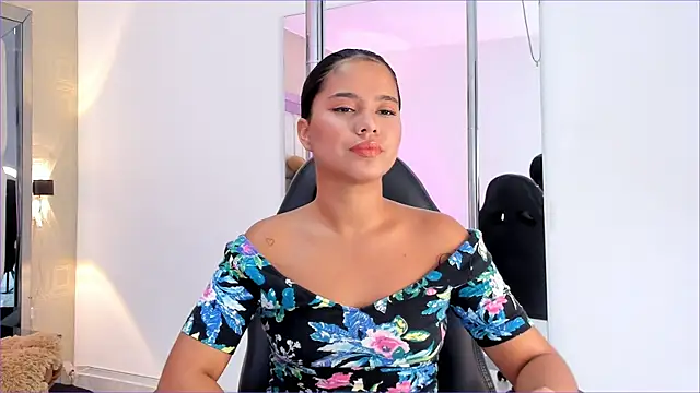 Snapshot of Marilyn-Cooper chatting on January 2025 06:56:02 AM Marilyn-Cooper online show from January 2025 06:56:02 AM