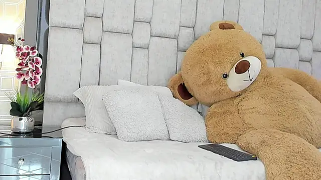 Snapshot of Marilyn-Cooper chatting on February 2025 04:07:01 AM Marilyn-Cooper online show from February 2025 04:07:01 AM