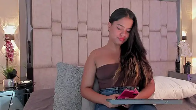 Snapshot of Marilyn-Cooper chatting on March 2025 07:49:02 AM Marilyn-Cooper online show from March 2025 07:49:02 AM