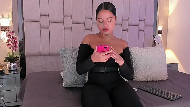 Snapshot of Marilyn-Cooper chatting on March 2025 04:10:01 AM Marilyn-Cooper online show from March 2025 04:10:01 AM