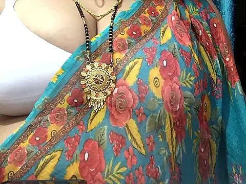 Snapshot of Desi_bhabhiii chatting on December 2024 09:33:01 AM Desi bhabhiii online show from December 2024 09:33:01 AM