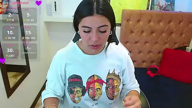  luna torres online show from November 2025 01:25:02 PM