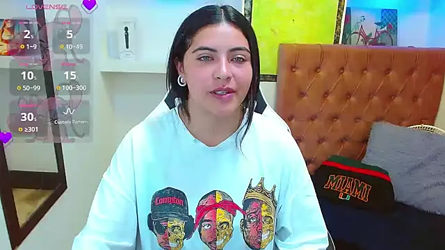  luna torres online show from December 2025 01:28:02 PM