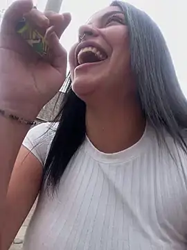  luna torres online show from April 2026 01:15:02 PM