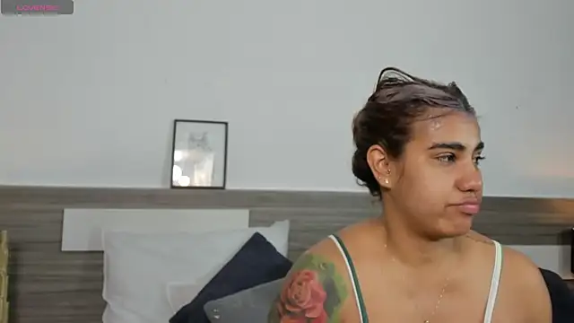 SaraaJhonsonn online show from April 2026 03:24:02 PM