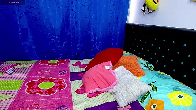 Melikasweetz online show from April 2026 05:29:01 PM