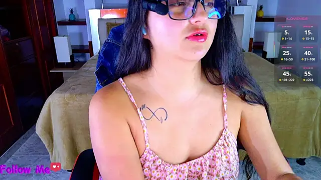 scarlleth  online show from December 2025 12:21:02 PM