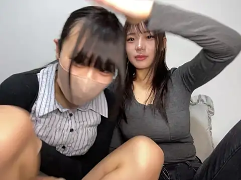 Snapshot of Riri__oo chatting on February 2025 04:37:01 AM Riri oo online show from February 2025 04:37:01 AM