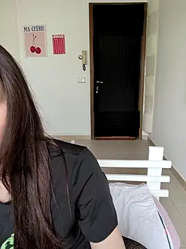 Aisha Moretti online show from April 2026 12:08:02 PM