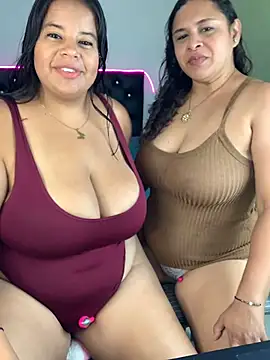 Snapshot of twocurvylatins chatting on May 2026 03:30:02 PM twocurvylatins online show from May 2026 03:30:02 PM