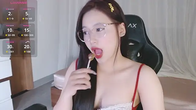 Lin SiYee online show from March 2025 02:35:02 PM