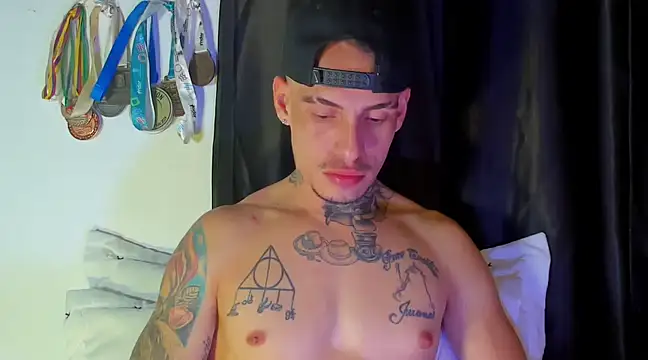 Snapshot of zyongracia chatting on January 2025 12:17:01 AM zyongracia online show from January 2025 12:17:01 AM