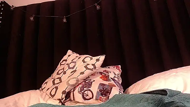 littleebluee online show from January 2025 03:03:01 PM