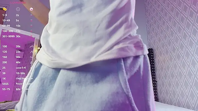 littleebluee online show from March 2025 12:32:02 PM