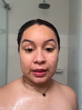 Pretty Isadora online show from April 2026 07:19:02 PM