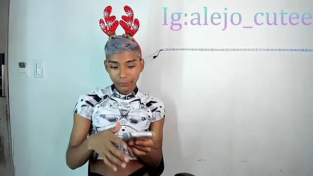 Snapshot of alejo_cute chatting on December 2024 08:18:02 PM alejo cute online show from December 2024 08:18:02 PM