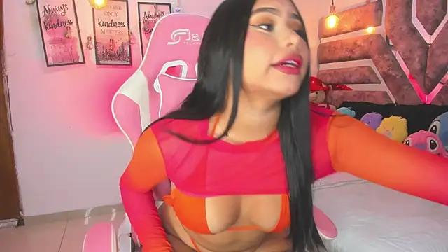 Snapshot of Mia_coxx1 chatting on October 2025 06:45:01 AM Mia coxx1 online show from October 2025 06:45:01 AM