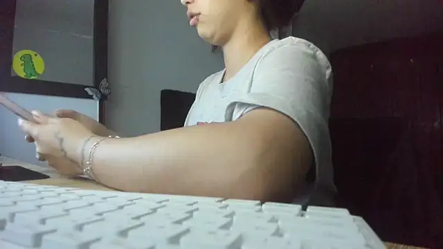 Snapshot of Fiore_Sanz_ chatting on December 2024 11:17:02 PM Fiore Sanz online show from December 2024 11:17:02 PM