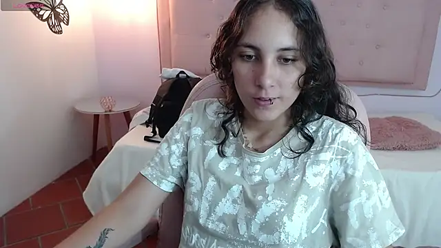 xlunna online show from February 2025 07:40:02 PM