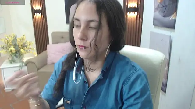 xlunna online show from October 2025 08:19:01 PM